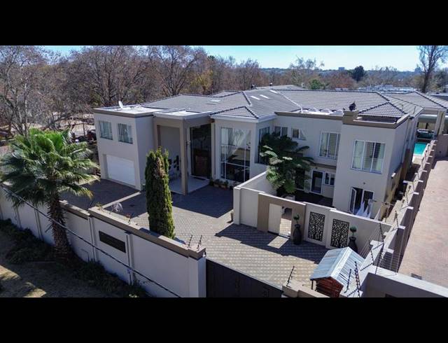 7 BEDROOM PROPERTY TO RENT IN HOUGHTON ESTATE